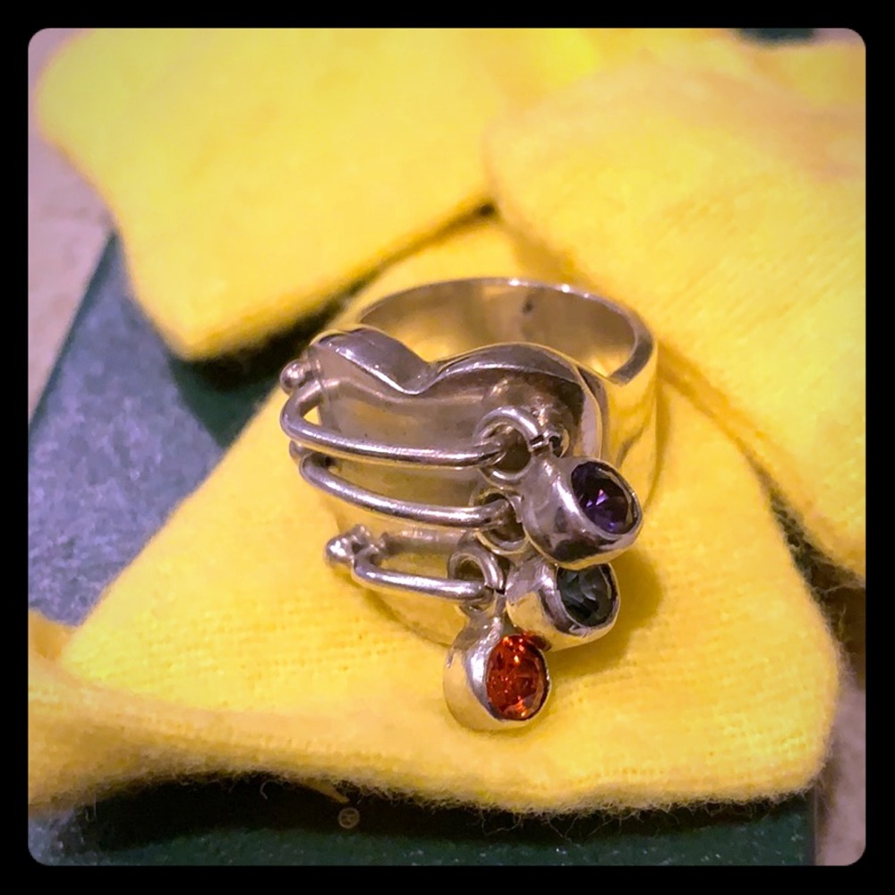 Thick band ring heart shape & 3 stones in size 7